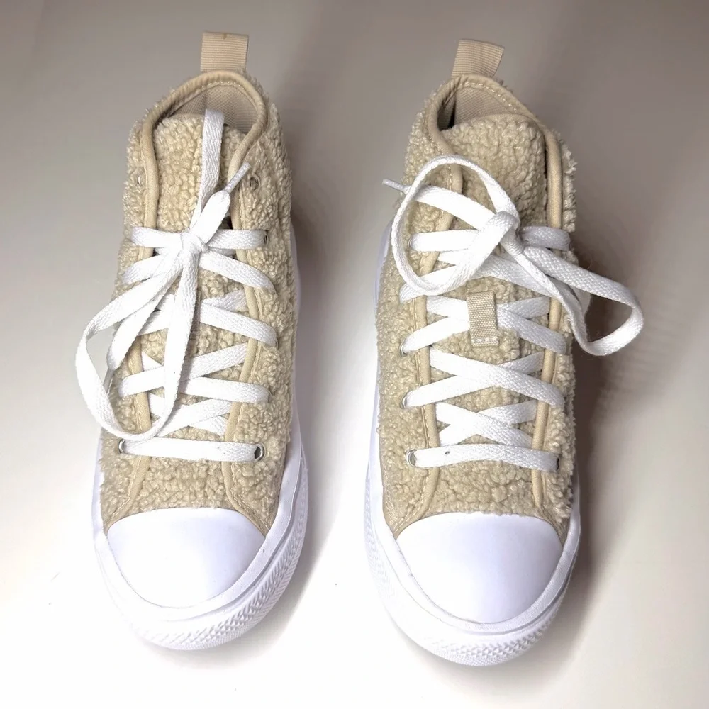 Converse Kids Chuck Taylor All Star Move Platform Sherpa Sneakers Size- 1.5